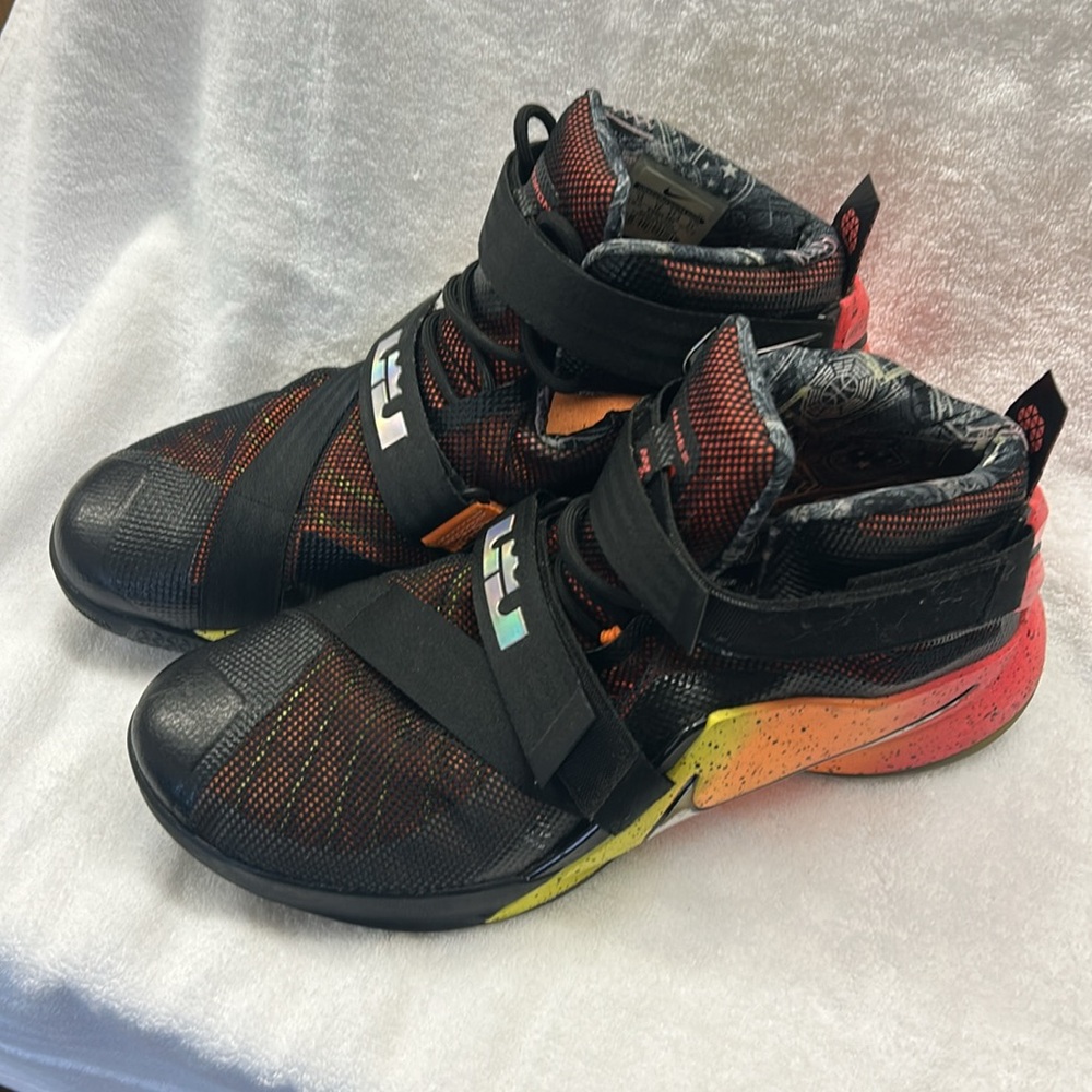 Nike LeBron Zoom Soldier 9 LTD